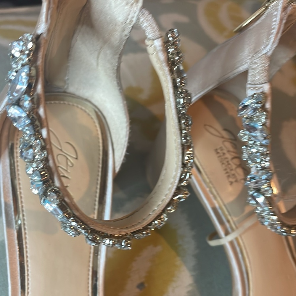 Jewel by bagley Mischka beige statin dress sandals - Picture 2 of 7